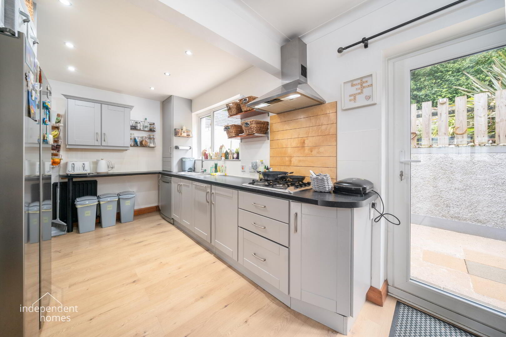 37 Glenarm Road 4 of 13