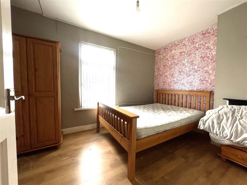 76 St James Road 9 of 13