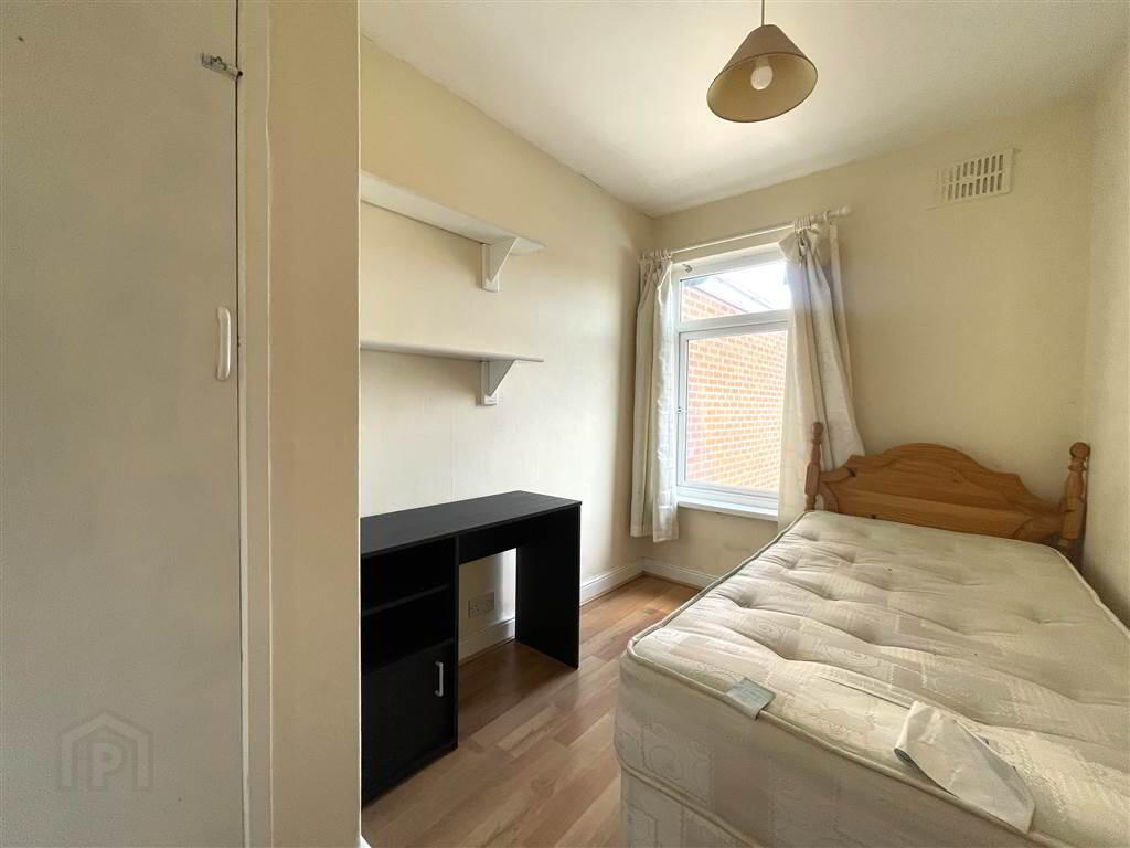 76 St James Road 10 of 13