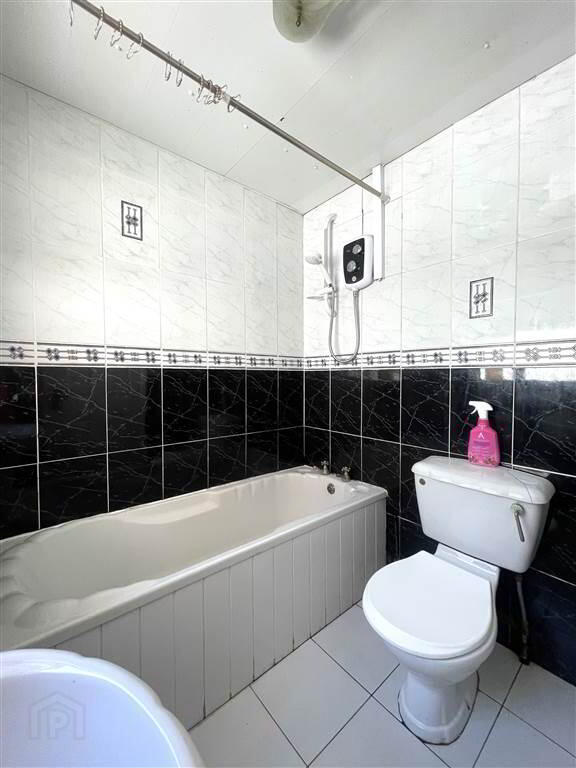 76 St James Road 8 of 13