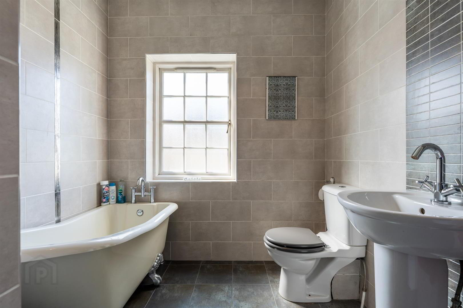 5 Manor Farm Crescent 23 of 31