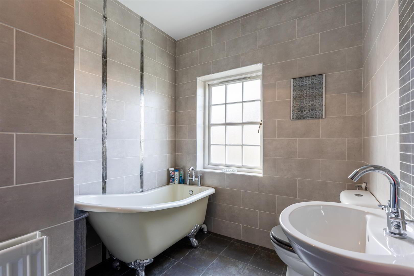 5 Manor Farm Crescent 24 of 31