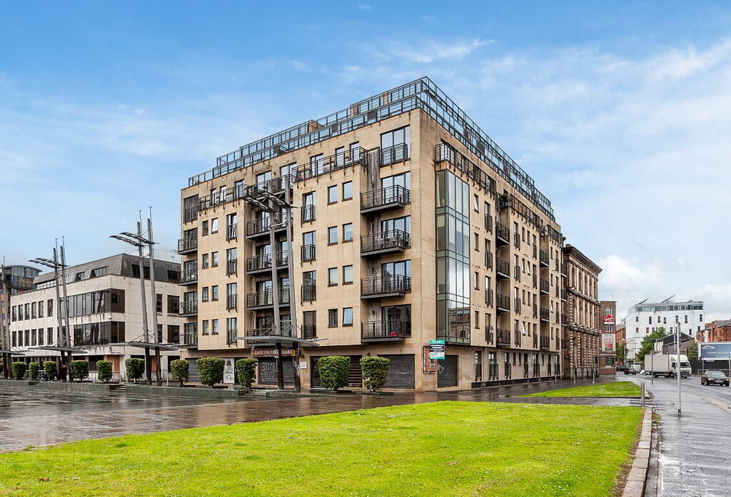 32 Custom House Residence, 2 Ulster Street 1 of 19