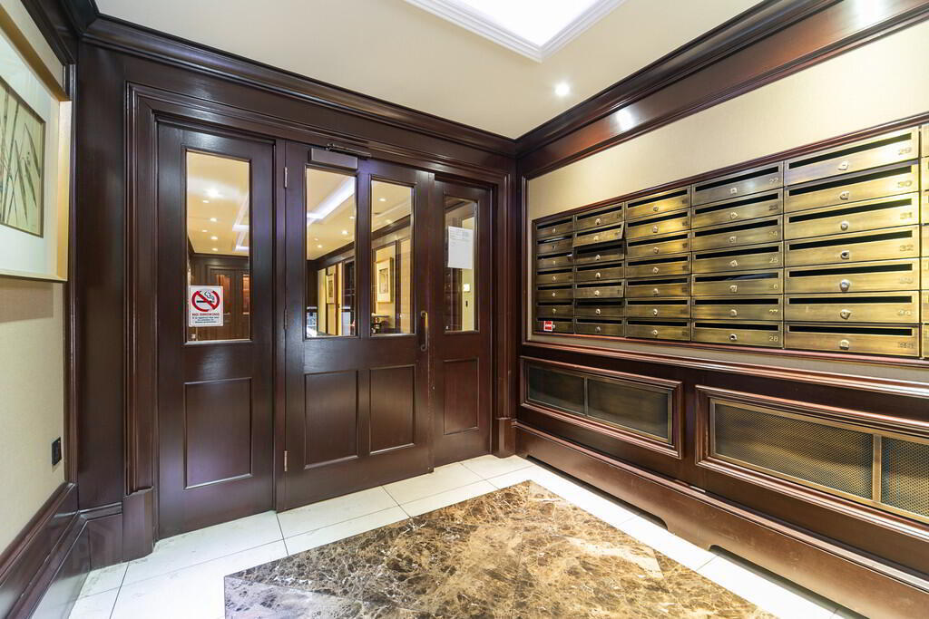 32 Custom House Residence, 2 Ulster Street 2 of 19