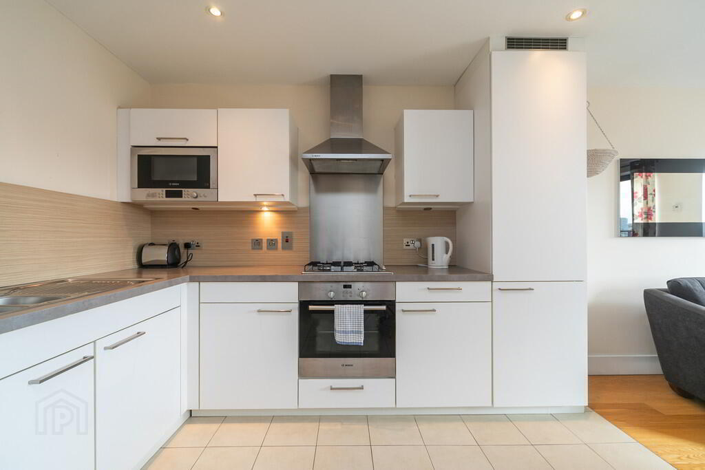 32 Custom House Residence, 2 Ulster Street 13 of 19