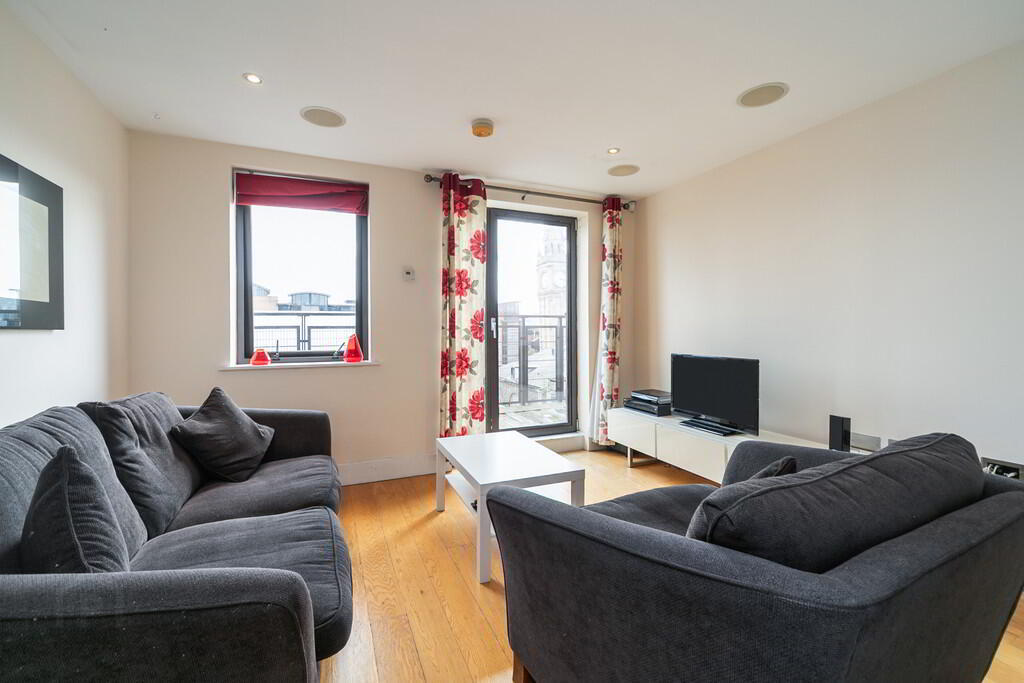 32 Custom House Residence, 2 Ulster Street 7 of 19