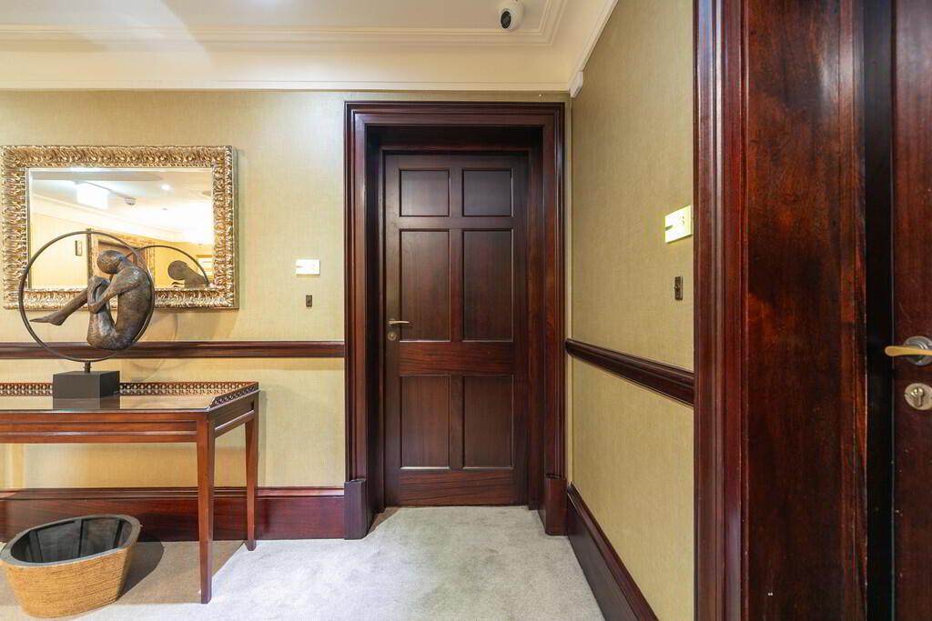32 Custom House Residence, 2 Ulster Street 5 of 19