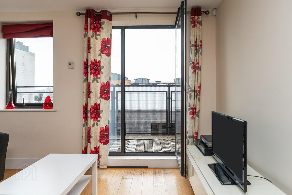 32 Custom House Residence, 2 Ulster Street 9 of 19