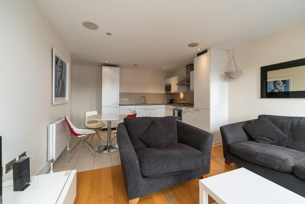 32 Custom House Residence, 2 Ulster Street 10 of 19