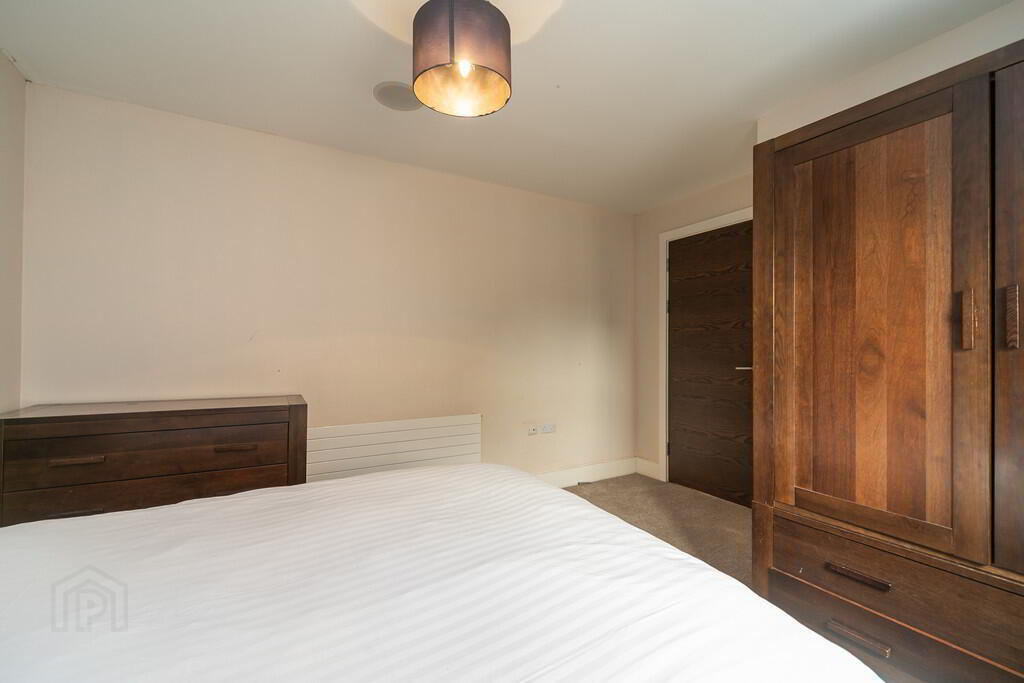 32 Custom House Residence, 2 Ulster Street 15 of 19