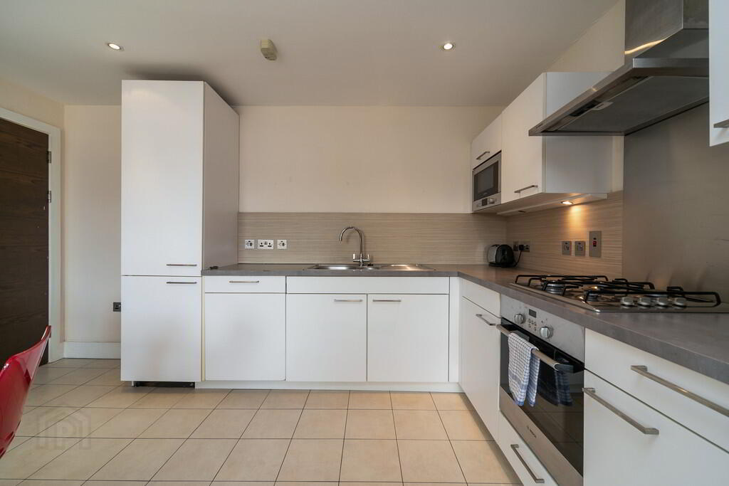 32 Custom House Residence, 2 Ulster Street 11 of 19