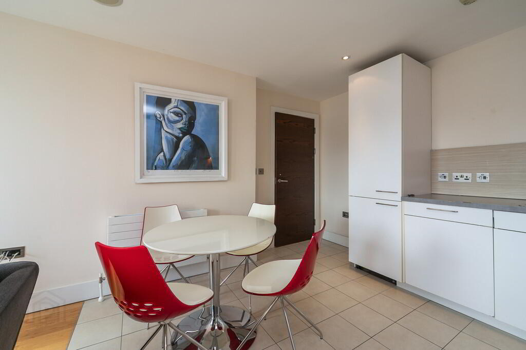 32 Custom House Residence, 2 Ulster Street 12 of 19