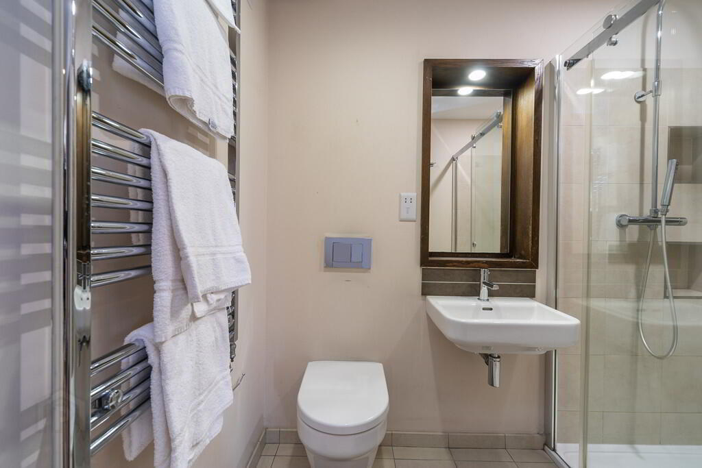 32 Custom House Residence, 2 Ulster Street 16 of 19