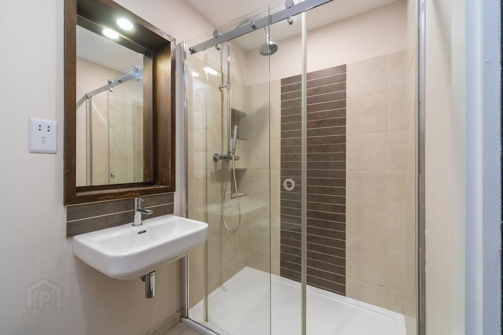 32 Custom House Residence, 2 Ulster Street 17 of 19