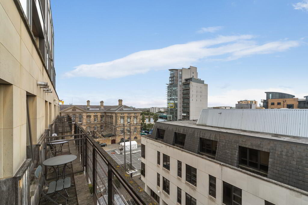 32 Custom House Residence, 2 Ulster Street 18 of 19