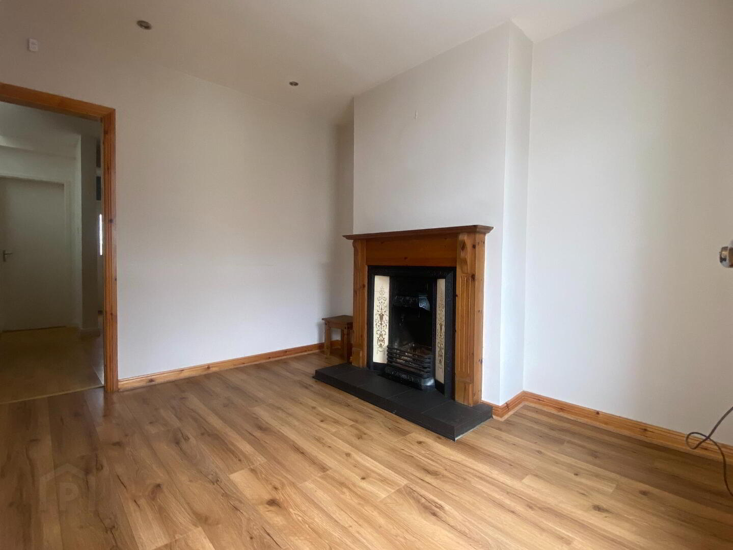 27 Meadowbank Avenue 2 of 9