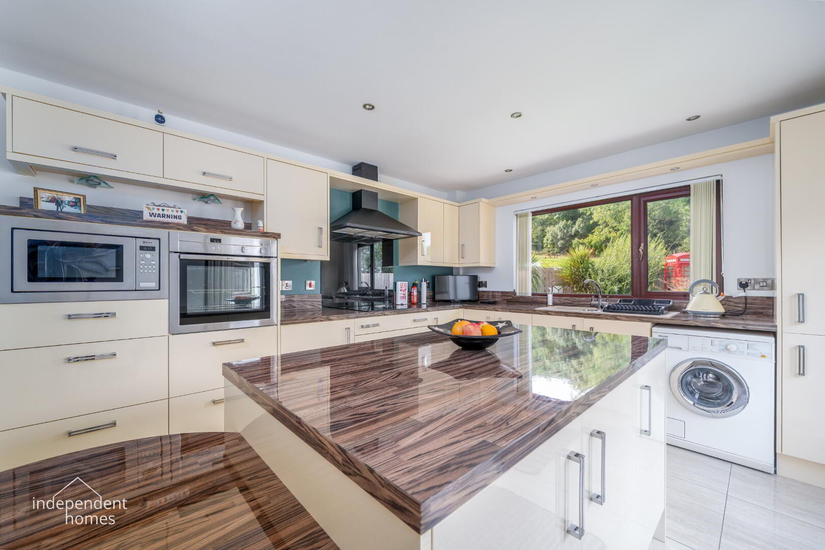 16  Glenburn Drive 6 of 12