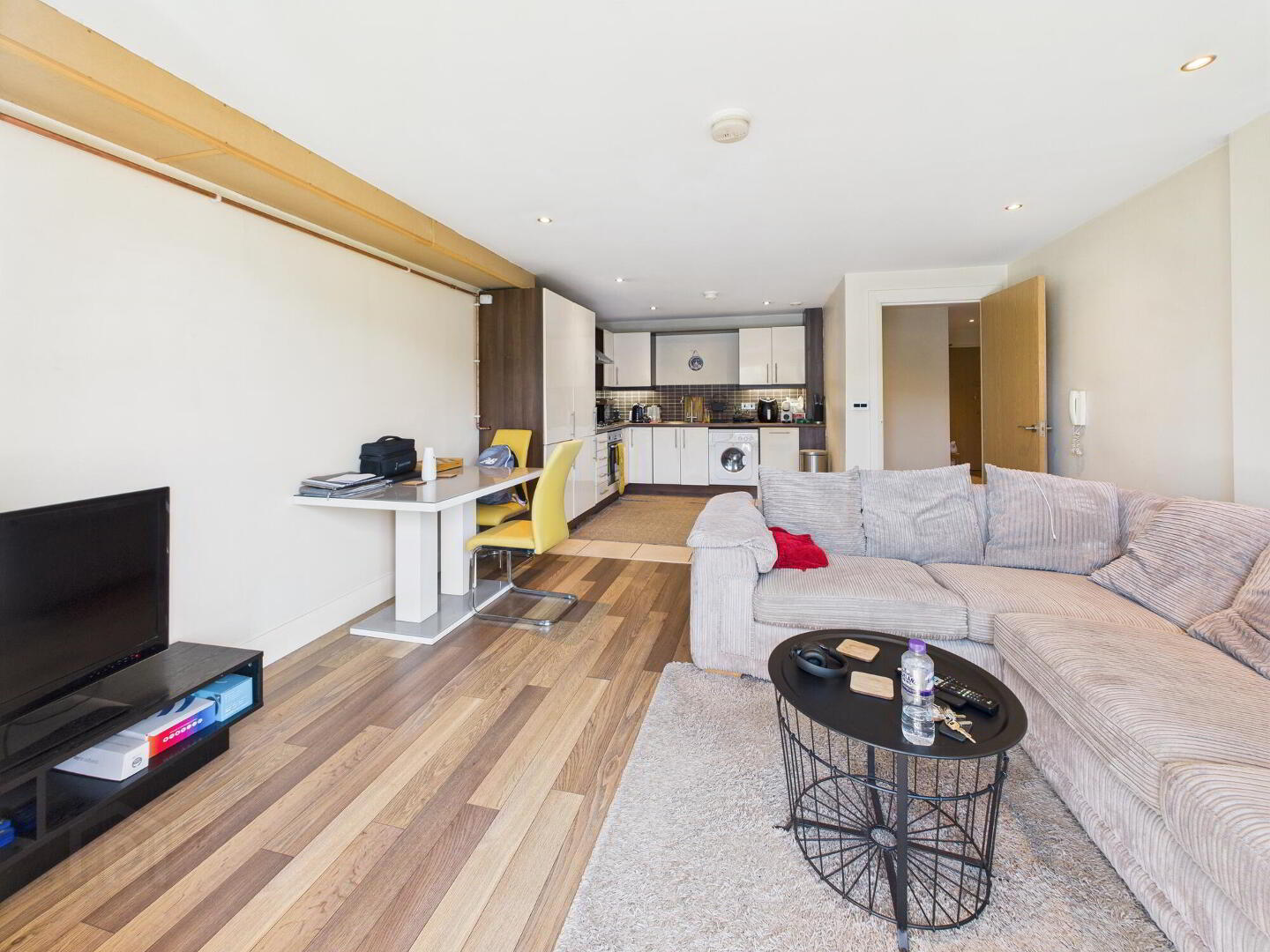 Apt 11, Woodlands Manor 3 of 12