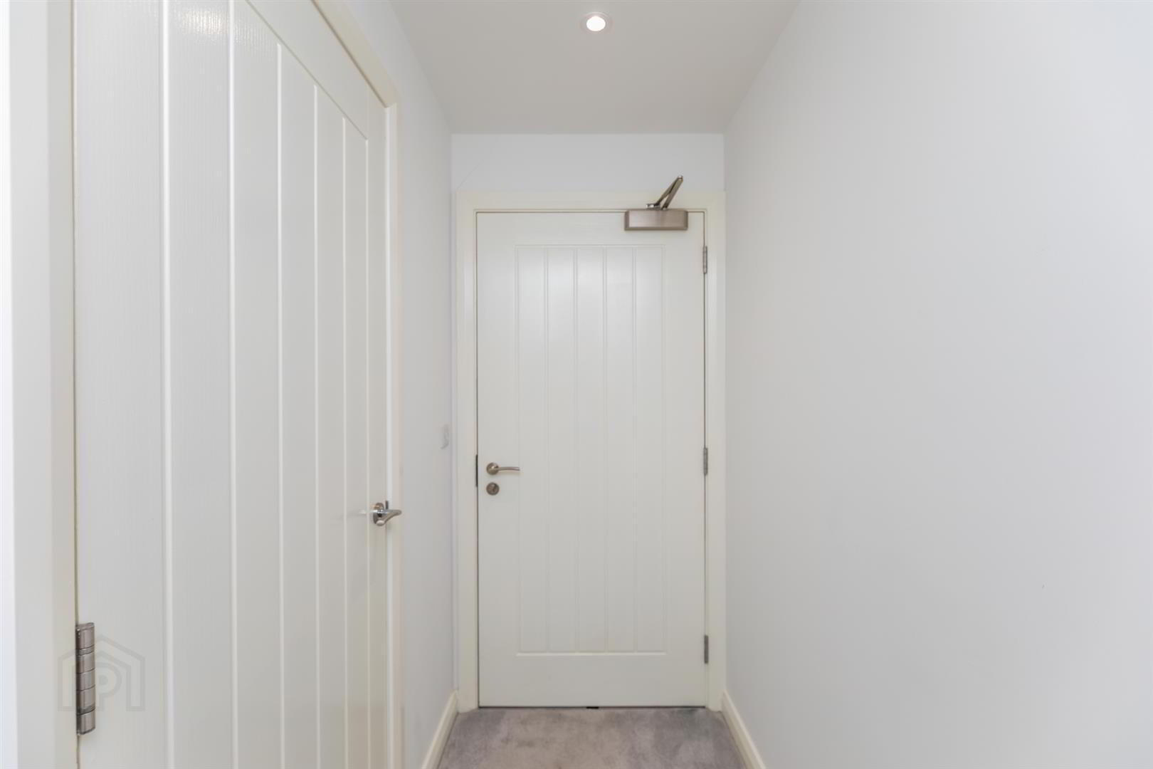Apt 7, 1d Lewis Mews 4 of 20