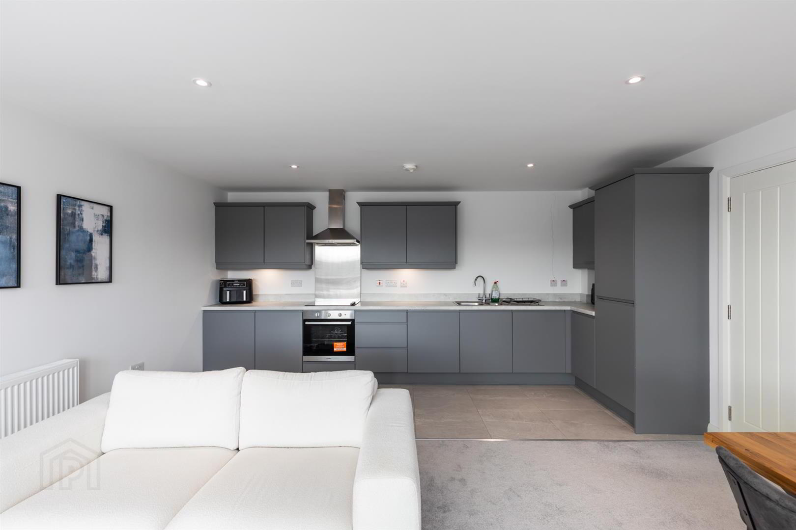 Apt 7, 1d Lewis Mews 8 of 20