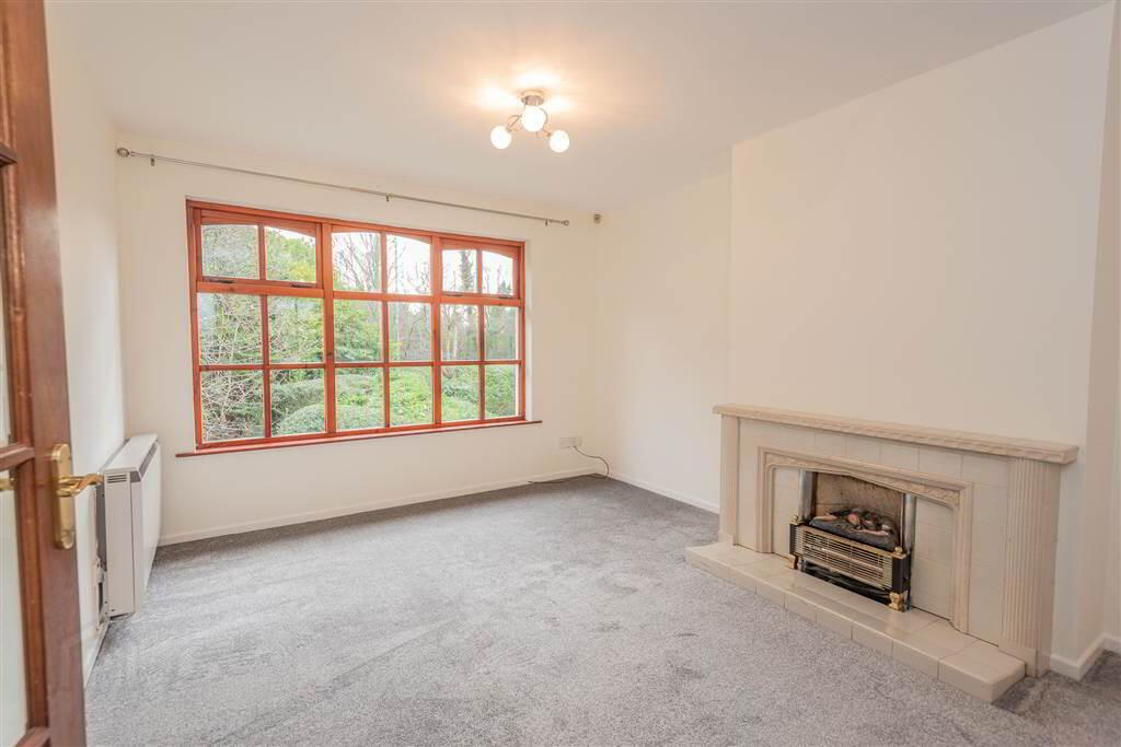 Apt 11 The Hamlets, 33 Hawthornden Road 2 of 7