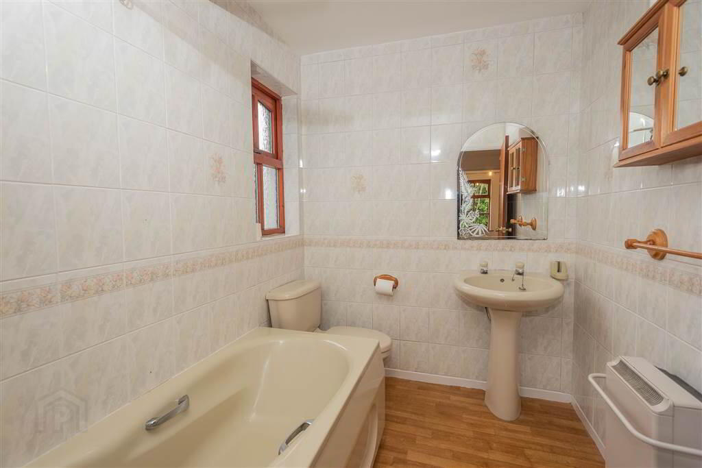 Apt 11 The Hamlets, 33 Hawthornden Road 7 of 7