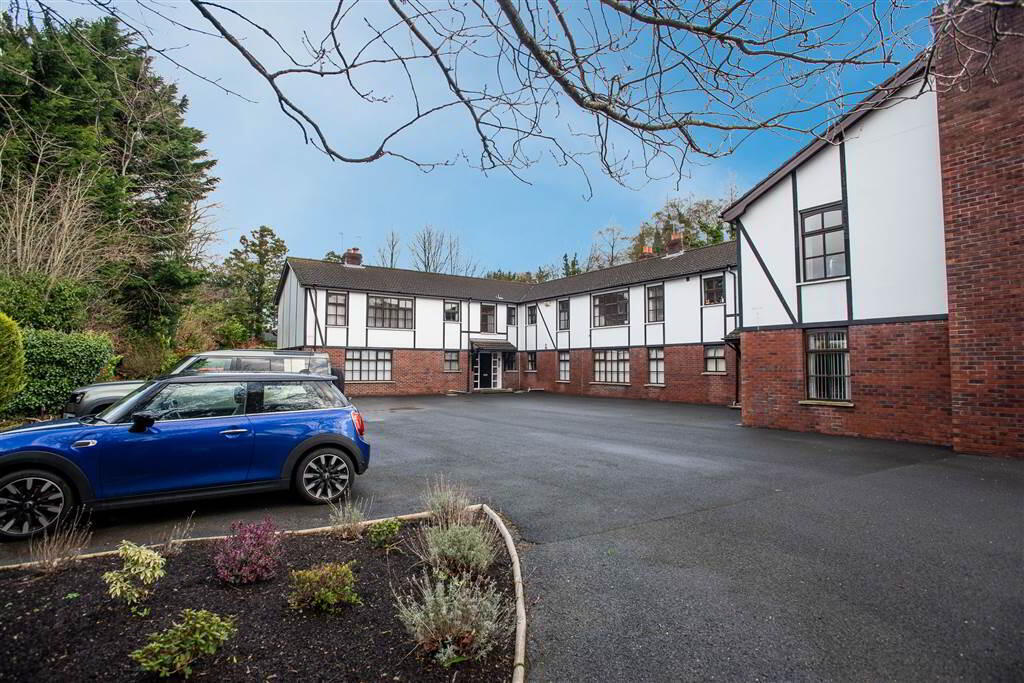 Apt 11 The Hamlets, 33 Hawthornden Road 1 of 7