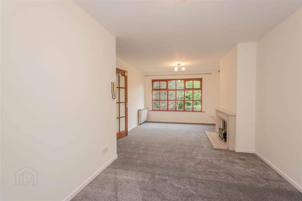 Apt 11 The Hamlets, 33 Hawthornden Road 3 of 7