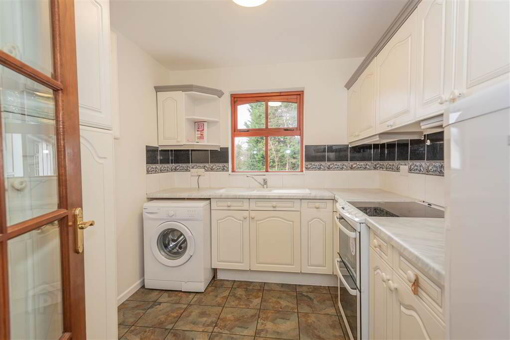 Apt 11 The Hamlets, 33 Hawthornden Road 4 of 7