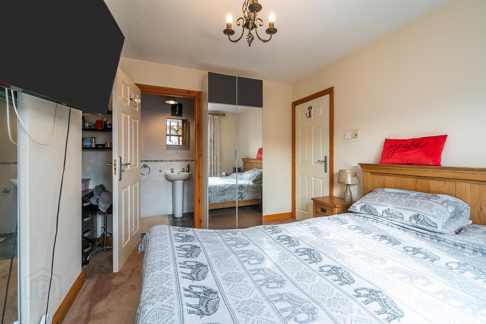 17 Burn Brae Mews 4 of 25