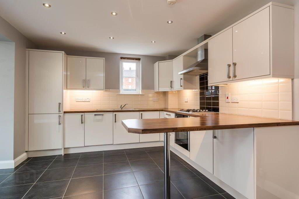 9 Holstein Crescent 5 of 22