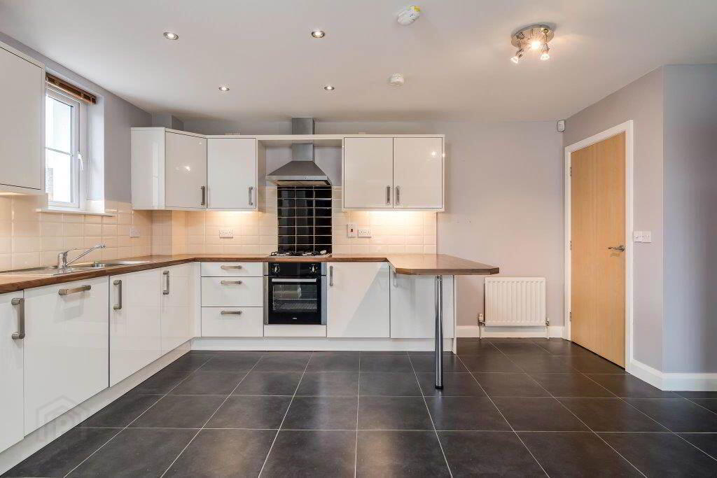 9 Holstein Crescent 4 of 22