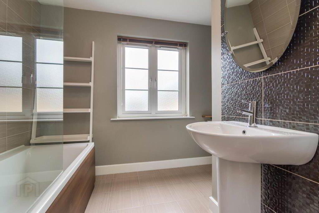 9 Holstein Crescent 12 of 22