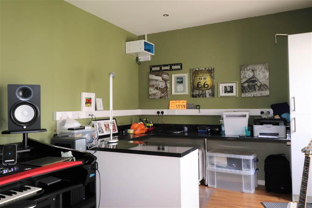 9 Holstein Crescent 20 of 22