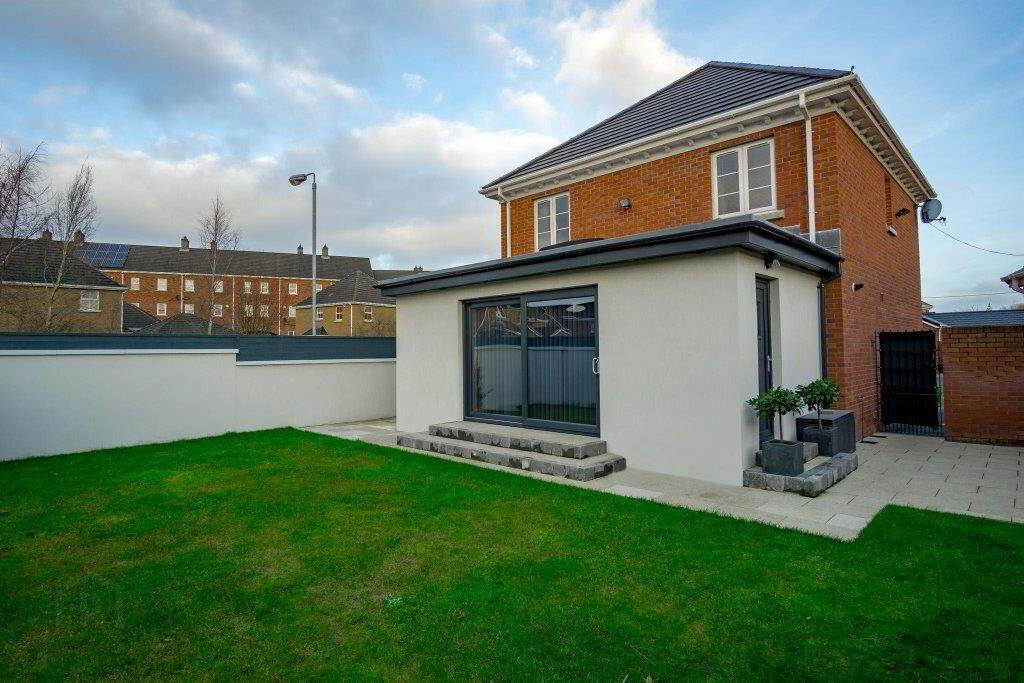 9 Holstein Crescent 15 of 22