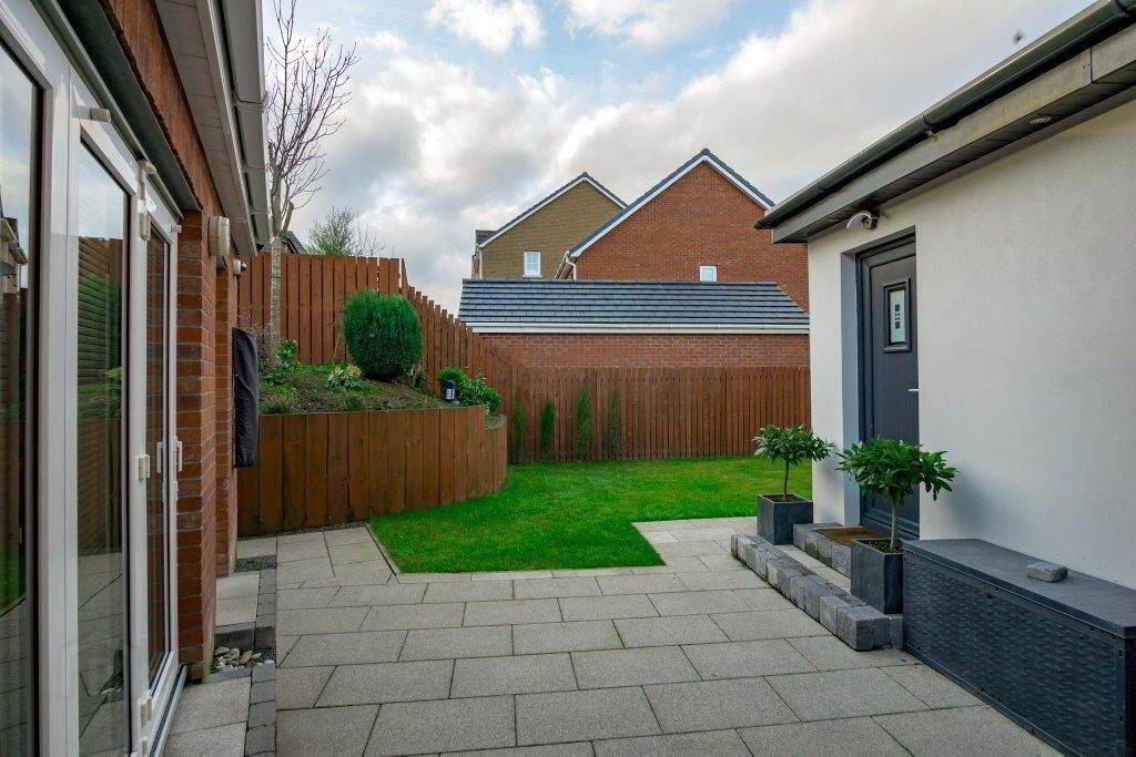 9 Holstein Crescent 18 of 22