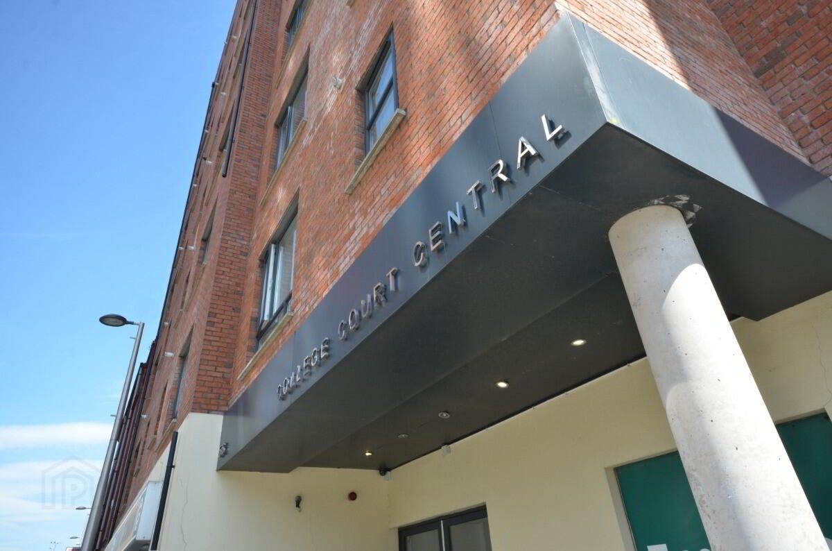 606 College Court Central, 56 King Street 3 of 17
