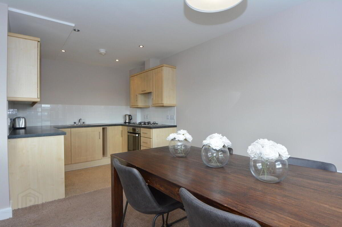 606 College Court Central, 56 King Street 9 of 17
