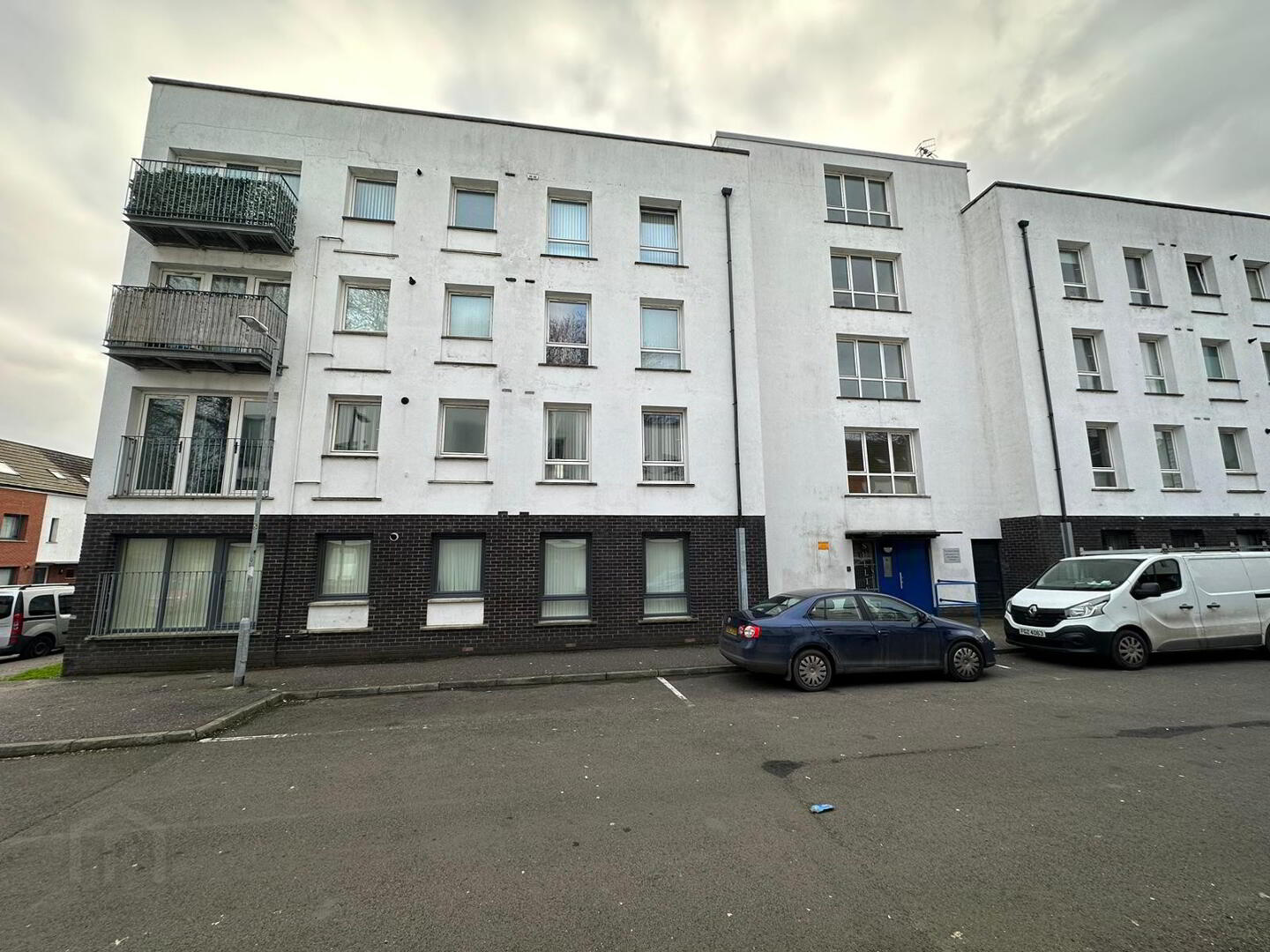16 The Sullivan Building, Ross Mill Avenue 1 of 9
