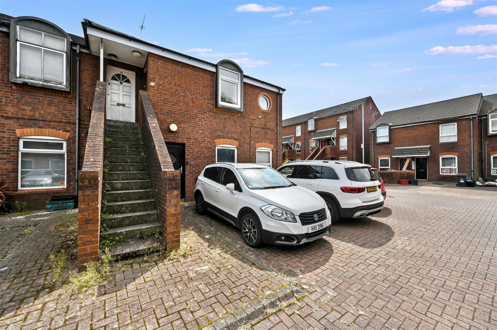 15 Salisbury Court 1 of 9