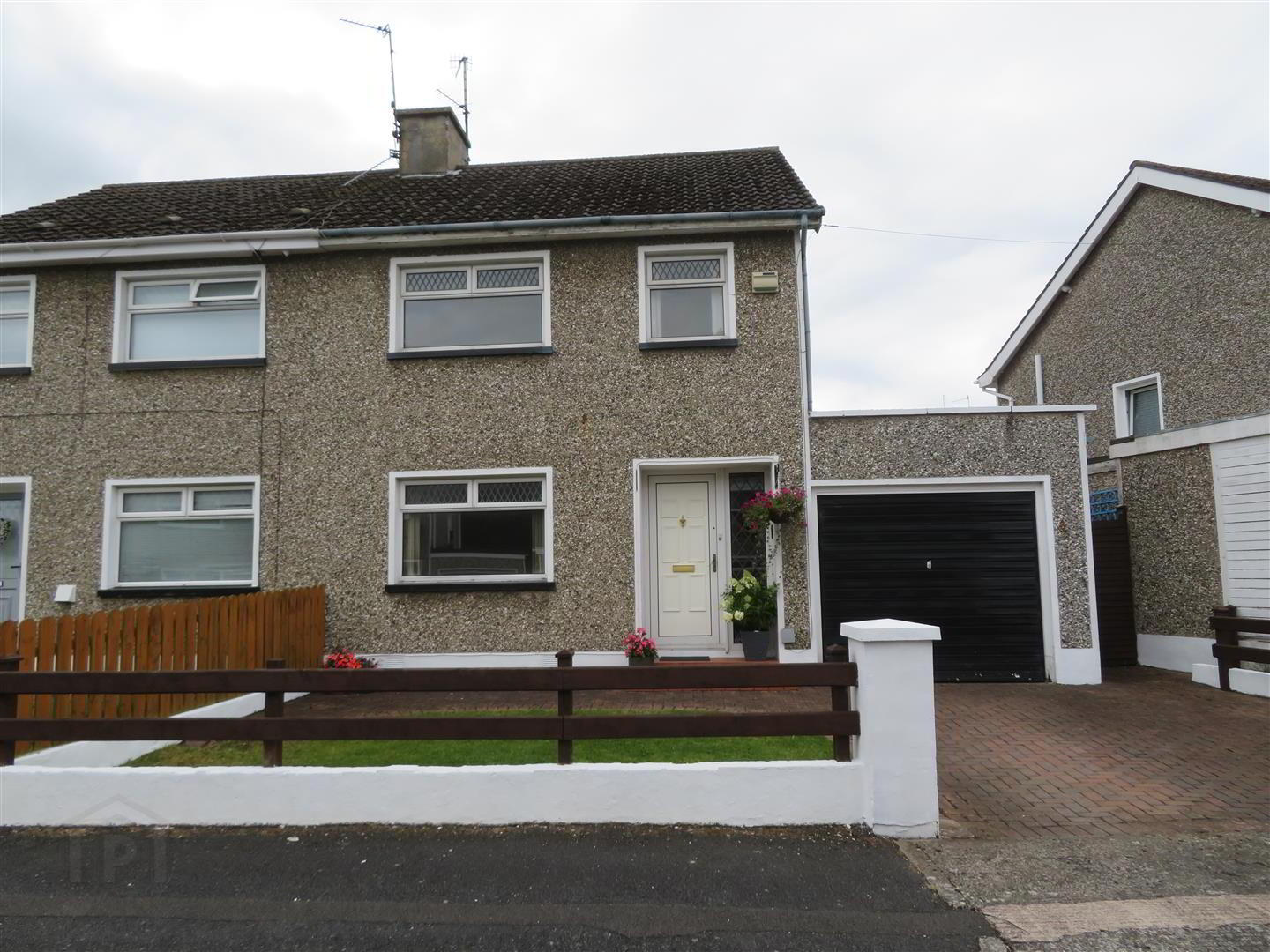 4 Kingsway Drive 1 of 30