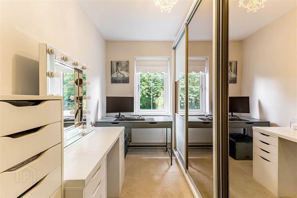 2 Linen Mews 28 of 37