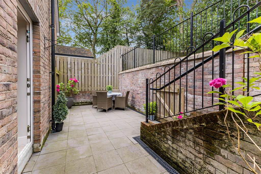2 Linen Mews 35 of 37