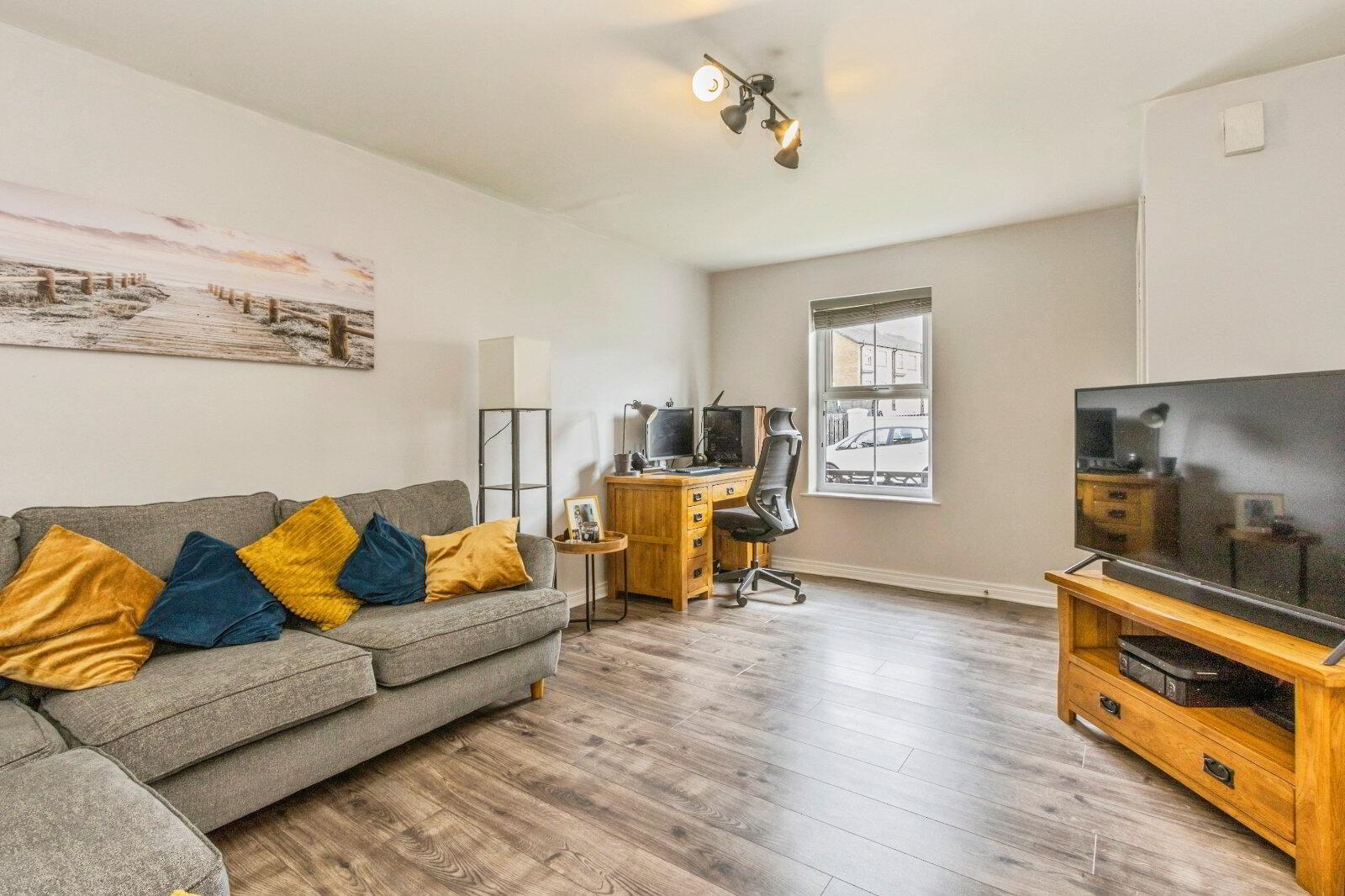 10 Linen Avenue 3 of 18