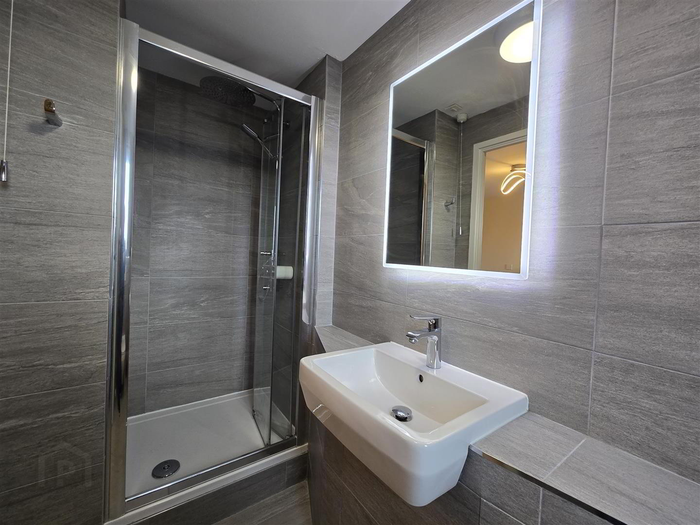 Apartment 48 17 Queens Square 18 of 23