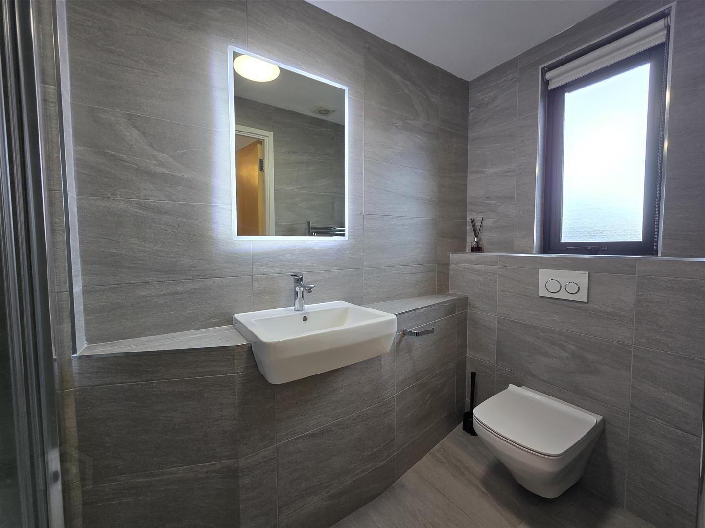 Apartment 48 17 Queens Square 16 of 23