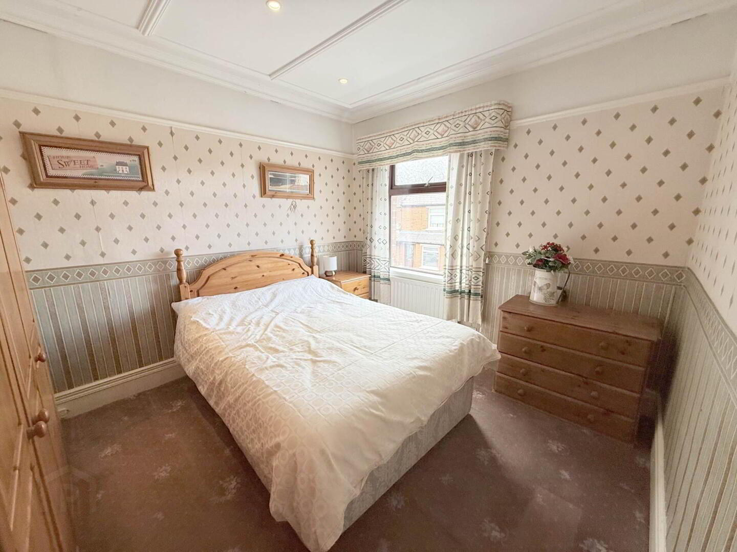 39 Willowfield Parade 9 of 12