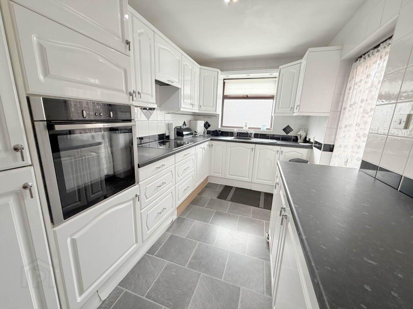 39 Willowfield Parade 7 of 12