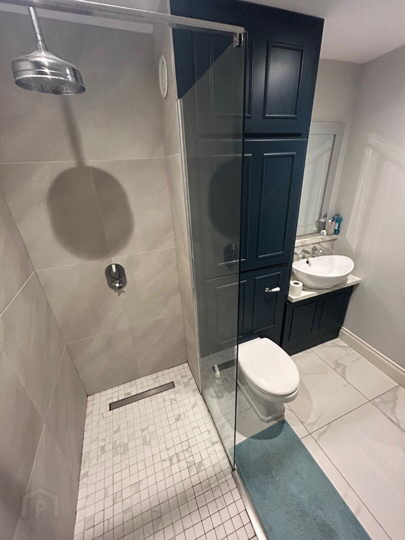 Apt 1, 3 Eglantine Place 14 of 16
