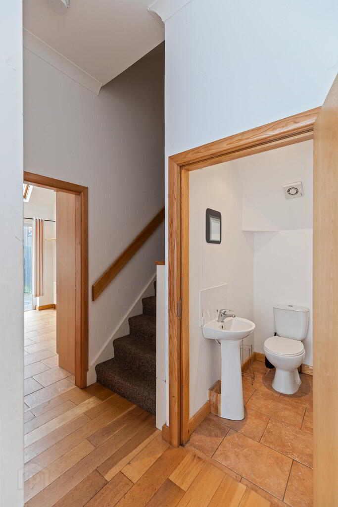 2 Earlston Mews, 12 Annadale Avenue 8 of 20